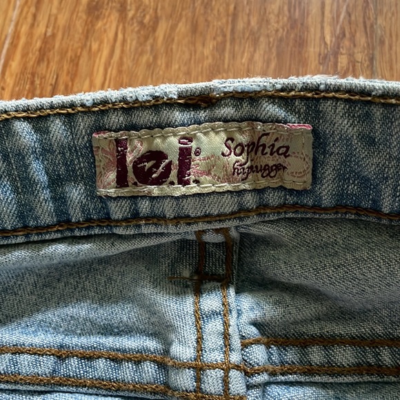 l.e.i. Sophia Jean Bermuda Shorts - Picture 2 of 5